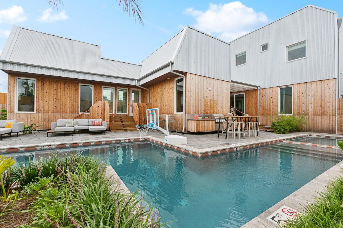 The Florentine | Private 12BR Hotel – Pool, Spa gallery image 4