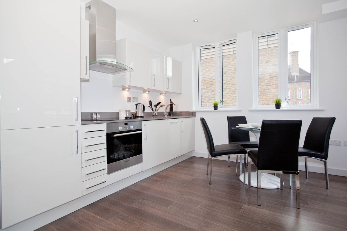 Stunning 2bed 2bath Shoreditch gallery image 4