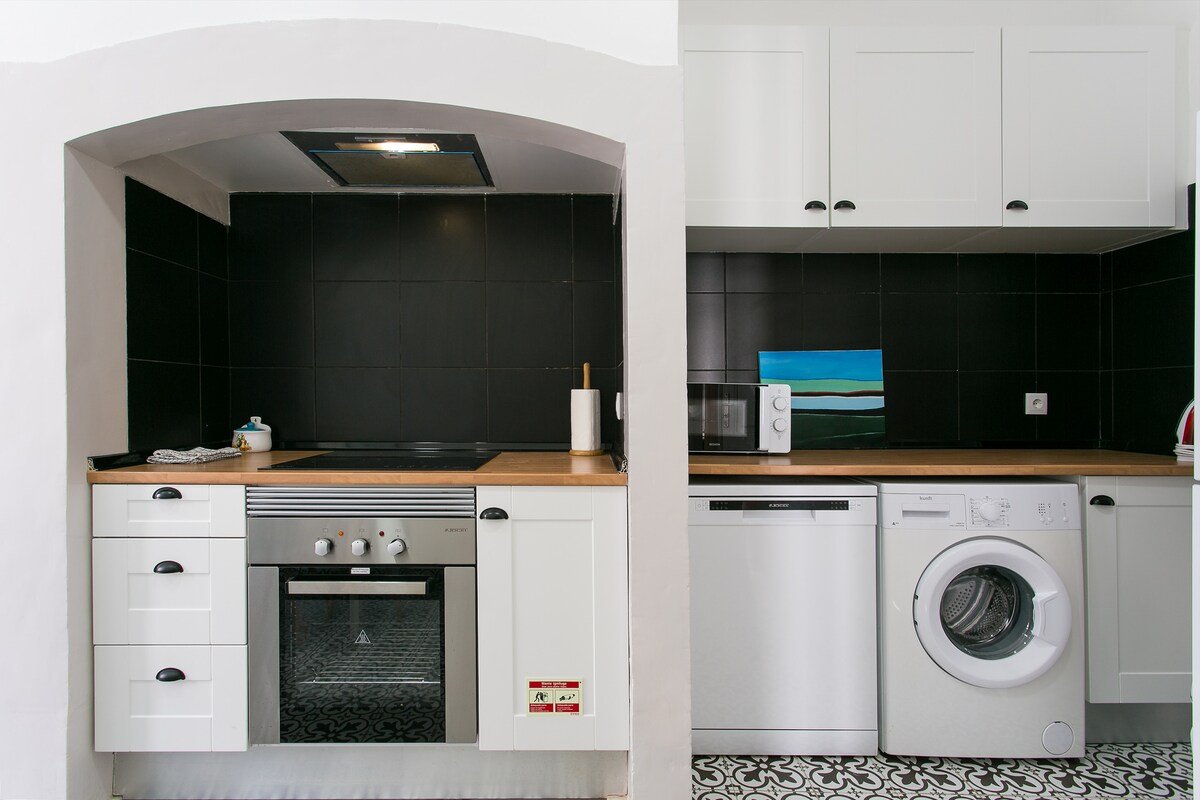 NEW! Lisbon Comfy Apartment IV gallery image 5