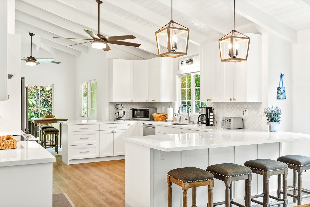 Garden Paradise w/5 min. walk to beach gallery image 5