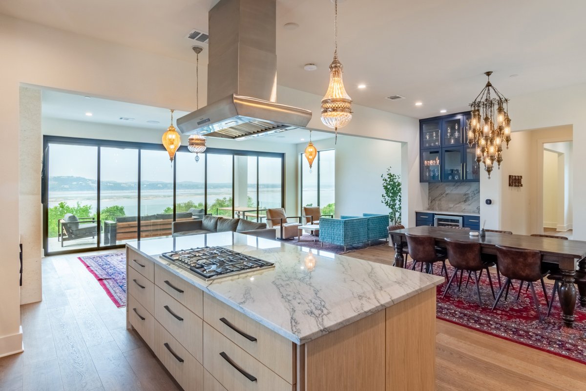 Views, Luxury & Classical Vibes!