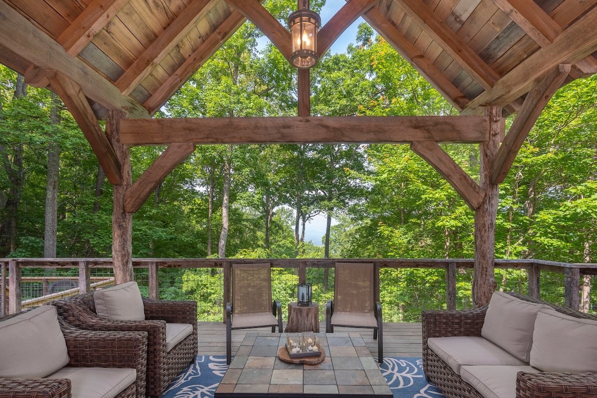 The Woodland House Mountain Retreat gallery image 3