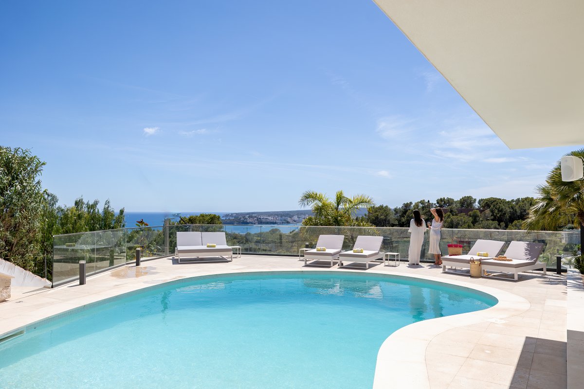 Modern Luxurious Seaview Villa