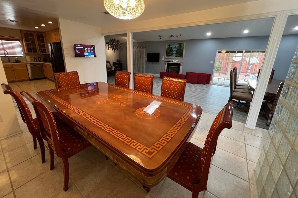 Las Vegas Luxury House/4BD3BA/Sleeps12/Pool/ gallery image 4