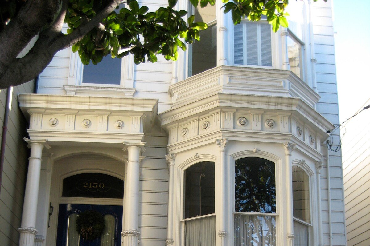 Pacific Heights 3 bedroom home with garage gallery image 4