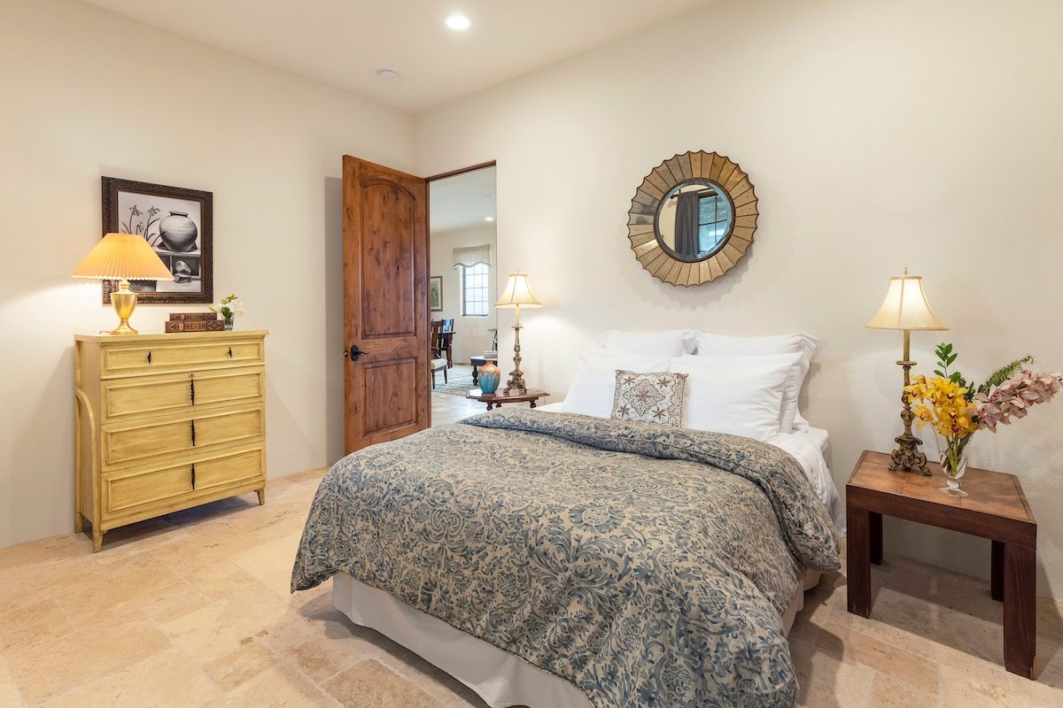 Villa Capricho: Tuscan Retreat w/GuestHouse & Pool gallery image 3