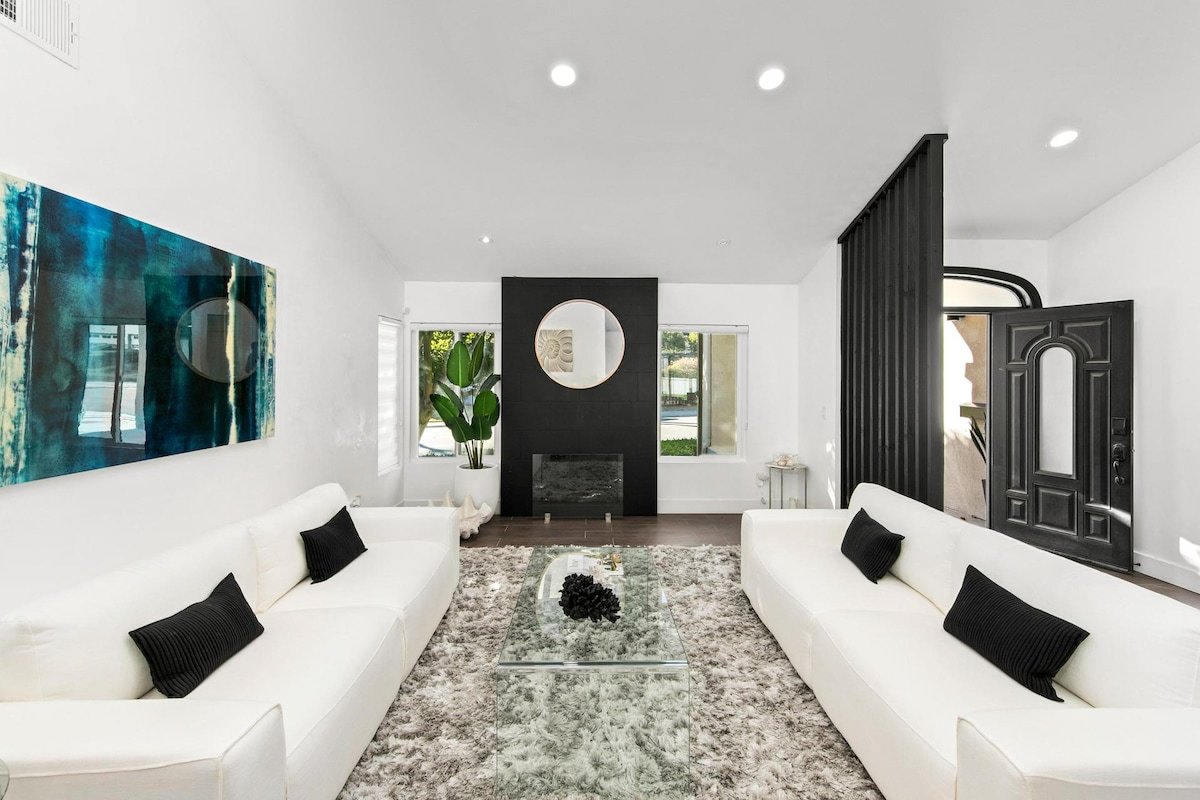 Del Mar Heights Delight gallery image 5