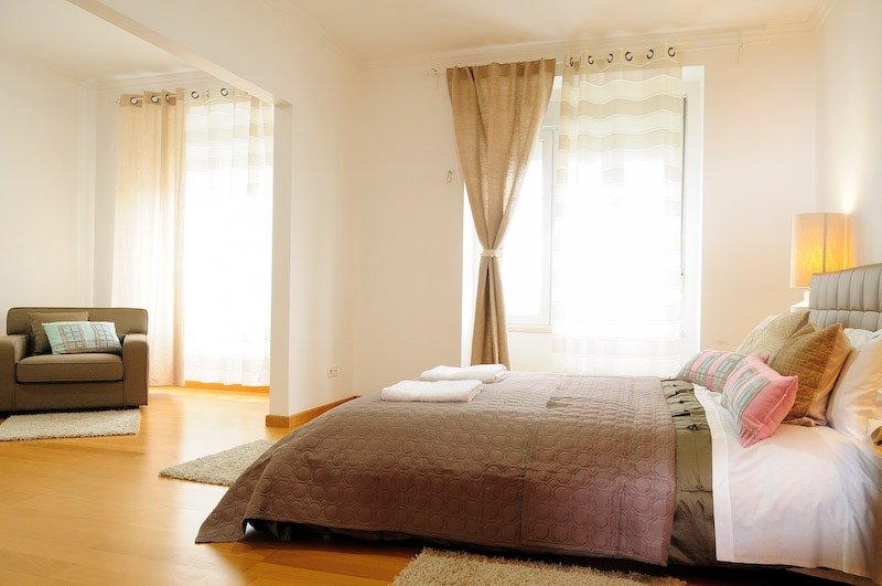 Large 5 bedroom Apartment w/ Spa Bath gallery image 3