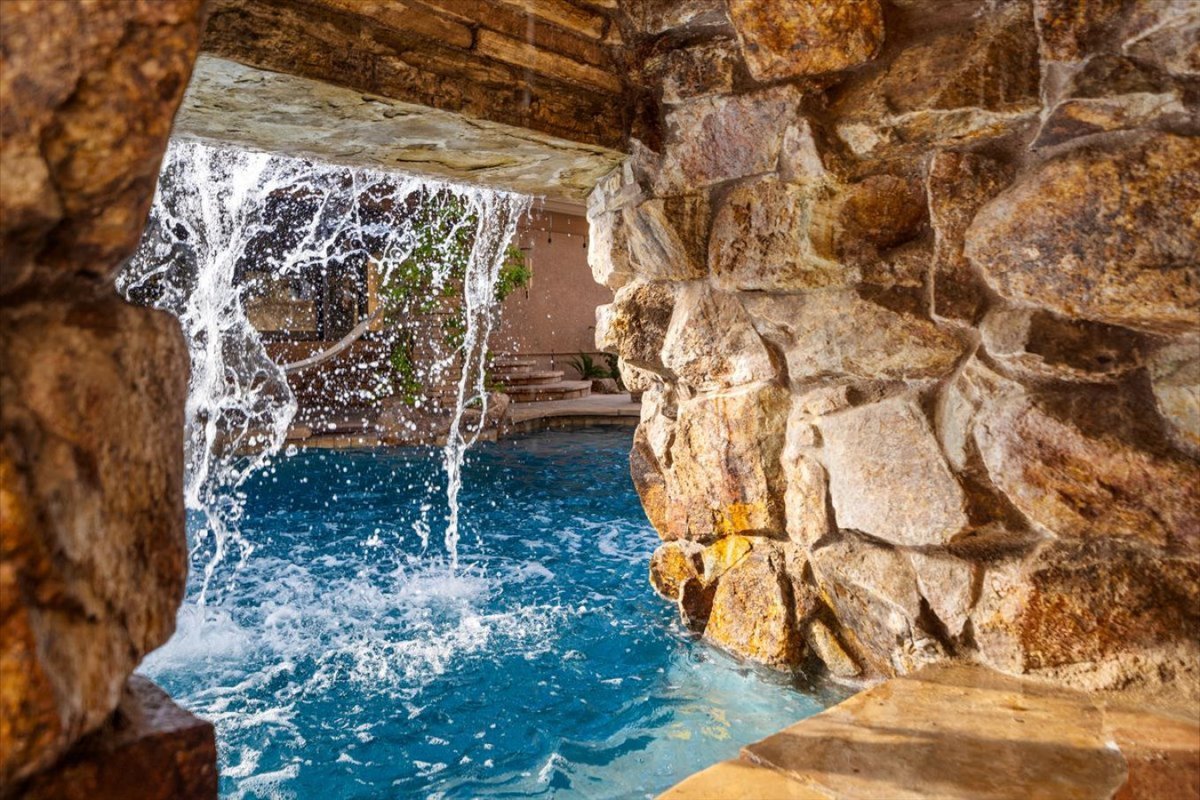 Las Vegas Lux | Pool | Hot Tub | Close to Strip!