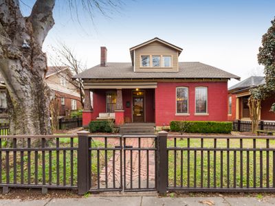 4 bedroom Near Downtown Luxury walk to everything!