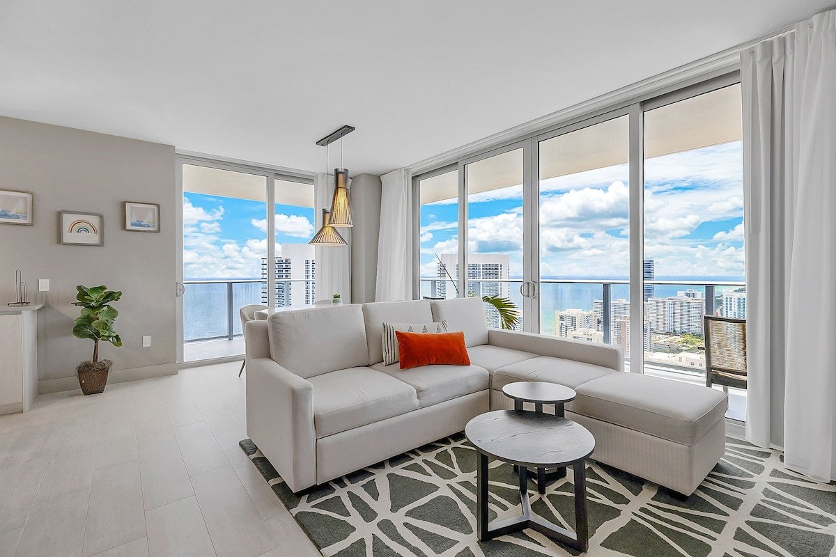 High Floor Breathtaking View Corner Unit HydeHouse gallery image 4