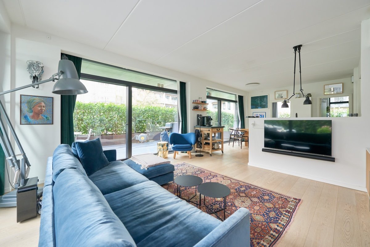 Luxury apartment with playground by the waterfront gallery image 4