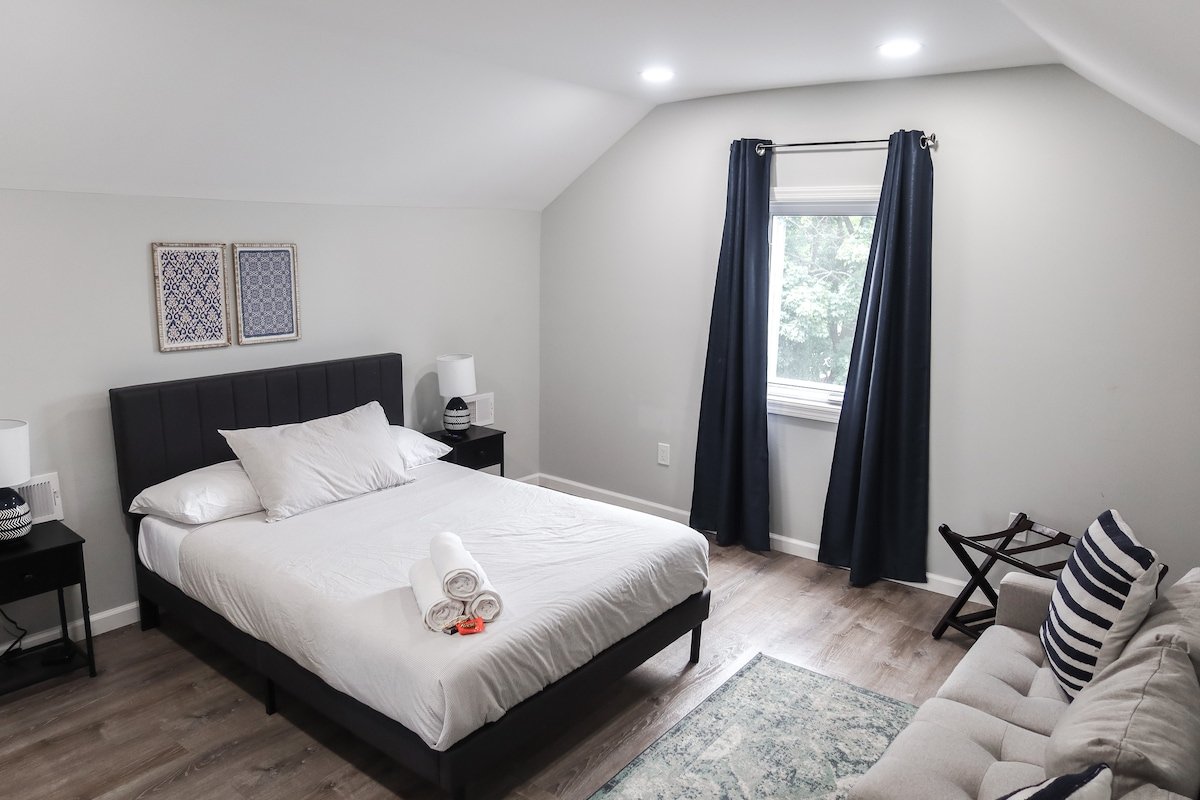 5Bed 2Bath Near NYC, Parking, Laundry gallery image 3