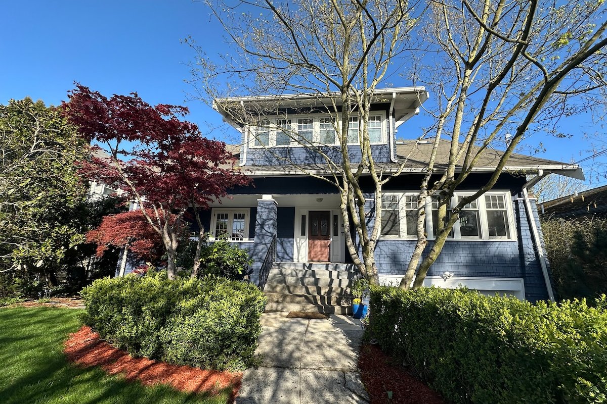 Historical 1916 Craftsman Family Home in Madrona gallery image 3