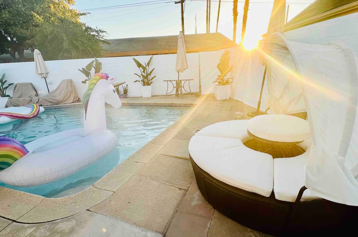 LA hidden gem, 11 min to Sofi, swimming pool gallery image 4