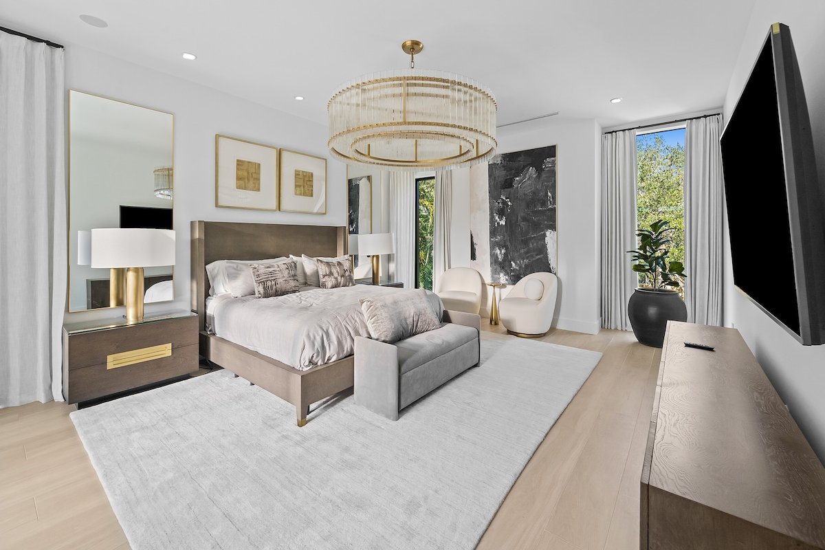 PRISTiNE New Build Mansion! 2 Masters&Heated Pool gallery image 3