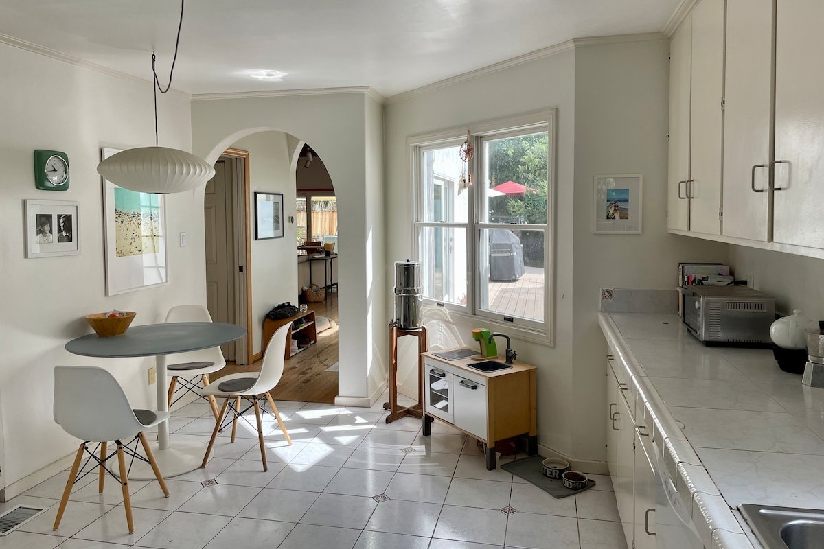 Santa Monica Pool Oasis gallery image 4