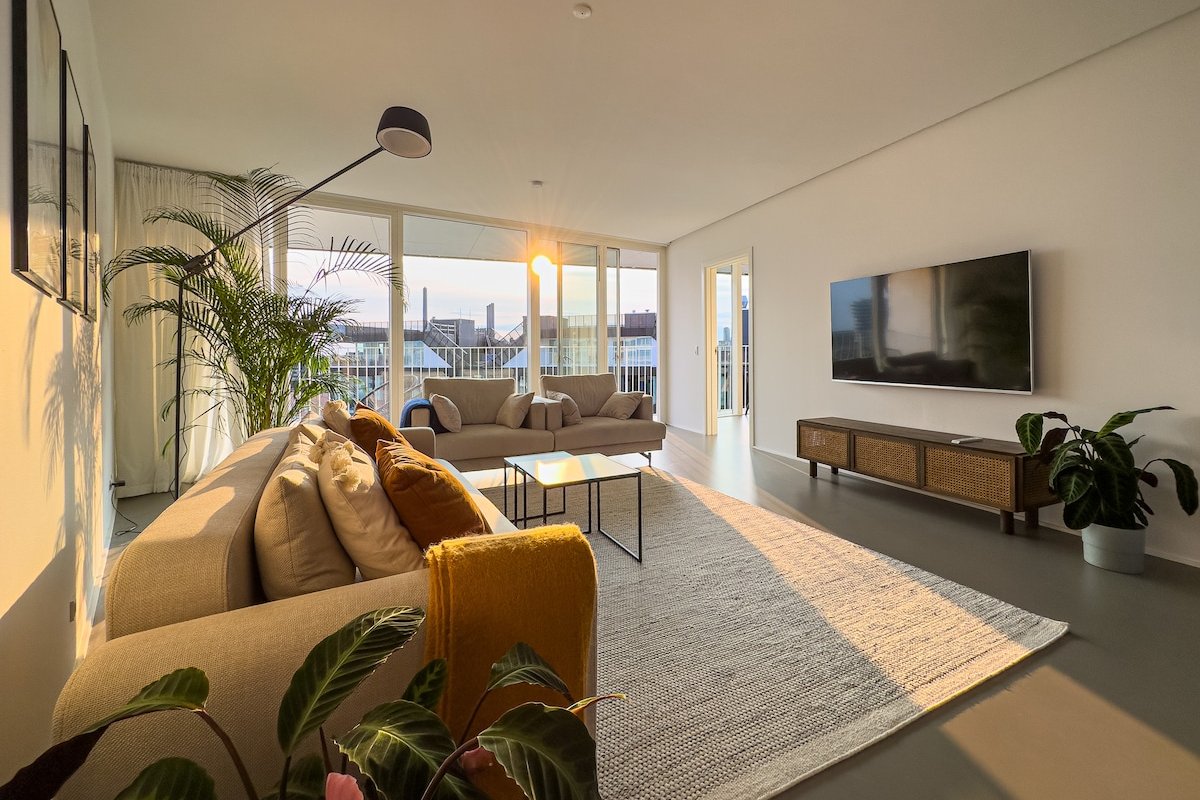 Exclusive Penthouse with Sunset Views gallery image 3