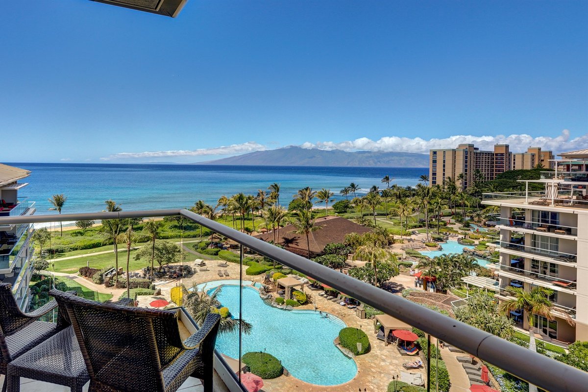 Hokulani 709 at Honua Kai~Ocean View & Private BBQ