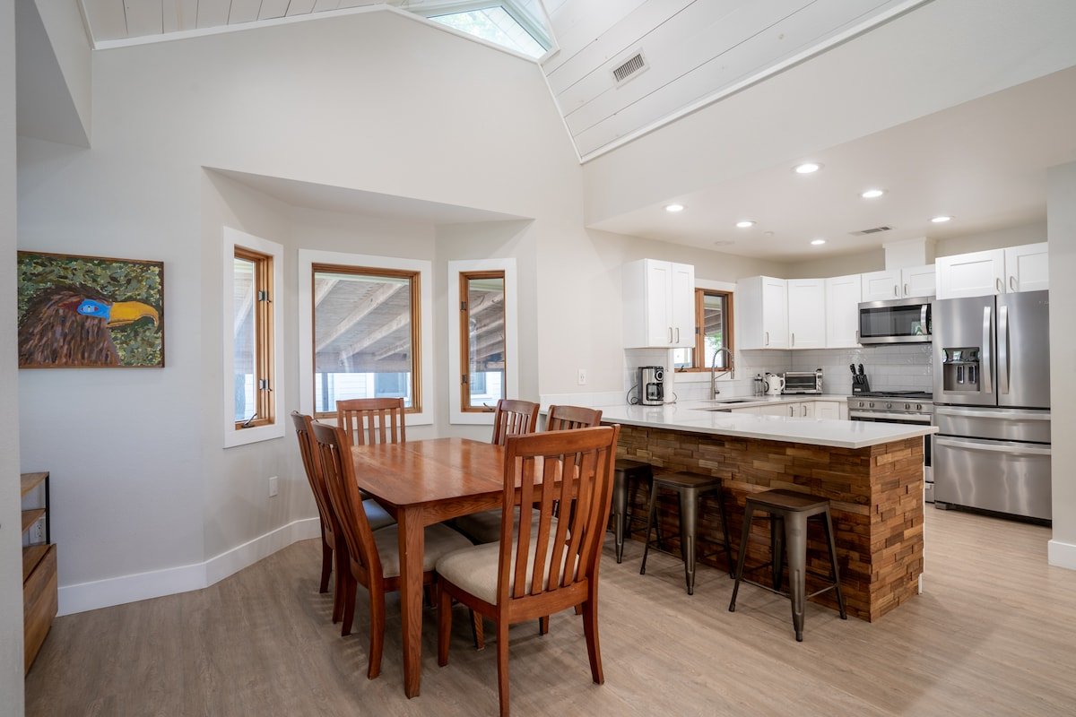 2 Houses 1 Property! Bungalow/Craftsman gallery image 2