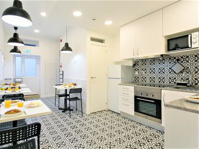 Building with 7 suite 14 guests near Rossio Square