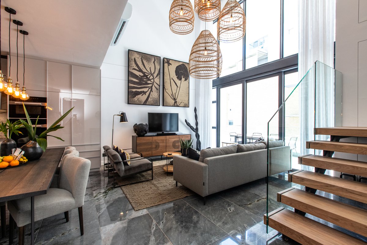 Upmarket Duplex Unit in the Heart of Sea Point (1)