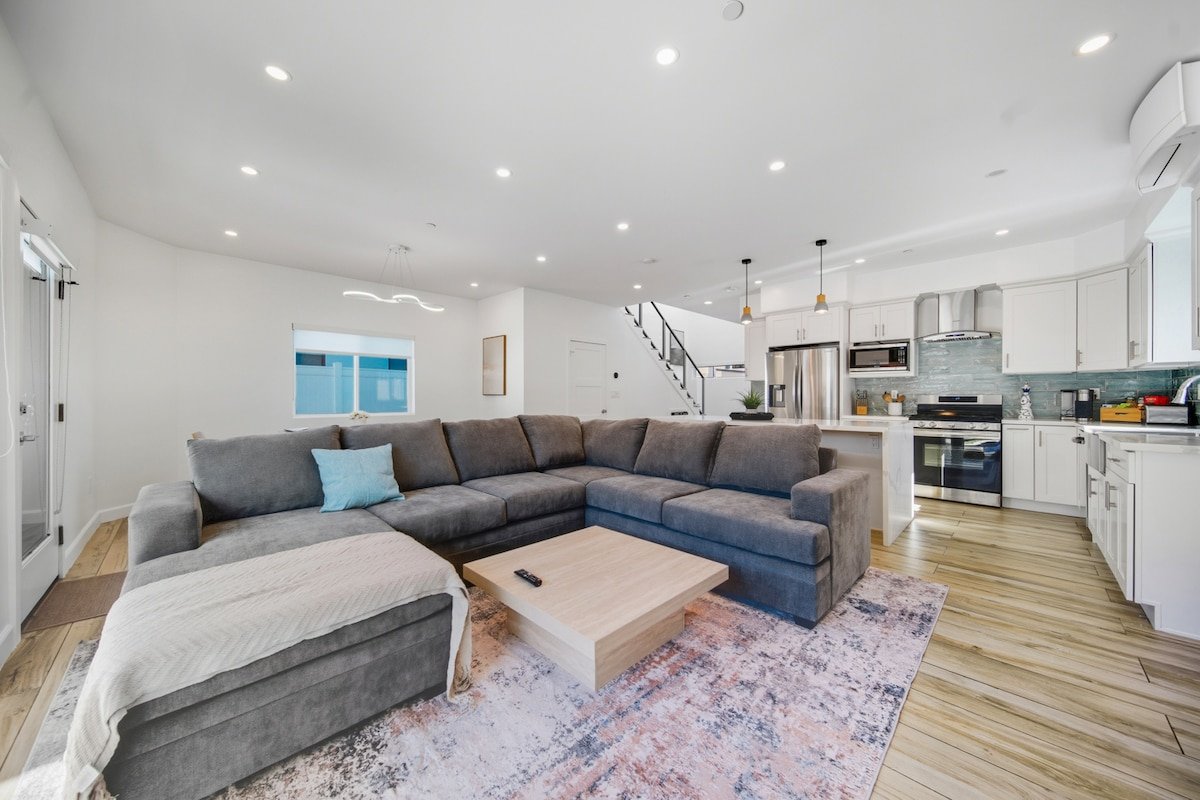 Lux 5BR Oasis: Pool, Firepit & Private Rooftops gallery image 3