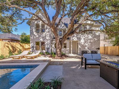 Under the Oak: A timeless retreat w/modern luxury