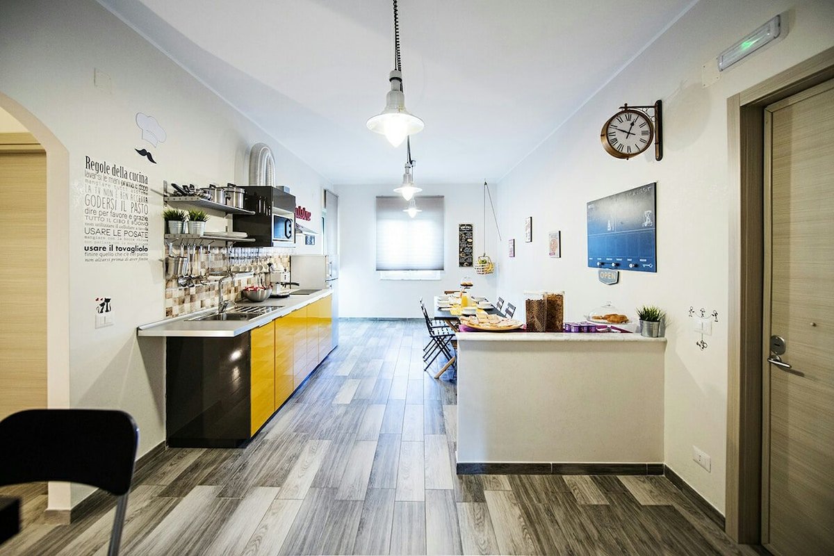 Capodimonte Apartment-300mt Subway – Parking gallery image 2