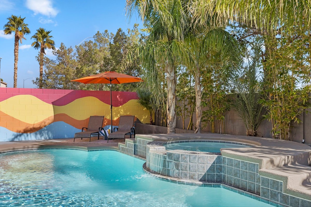 Vegas Oasis with Pool & Hot Tub gallery image 3