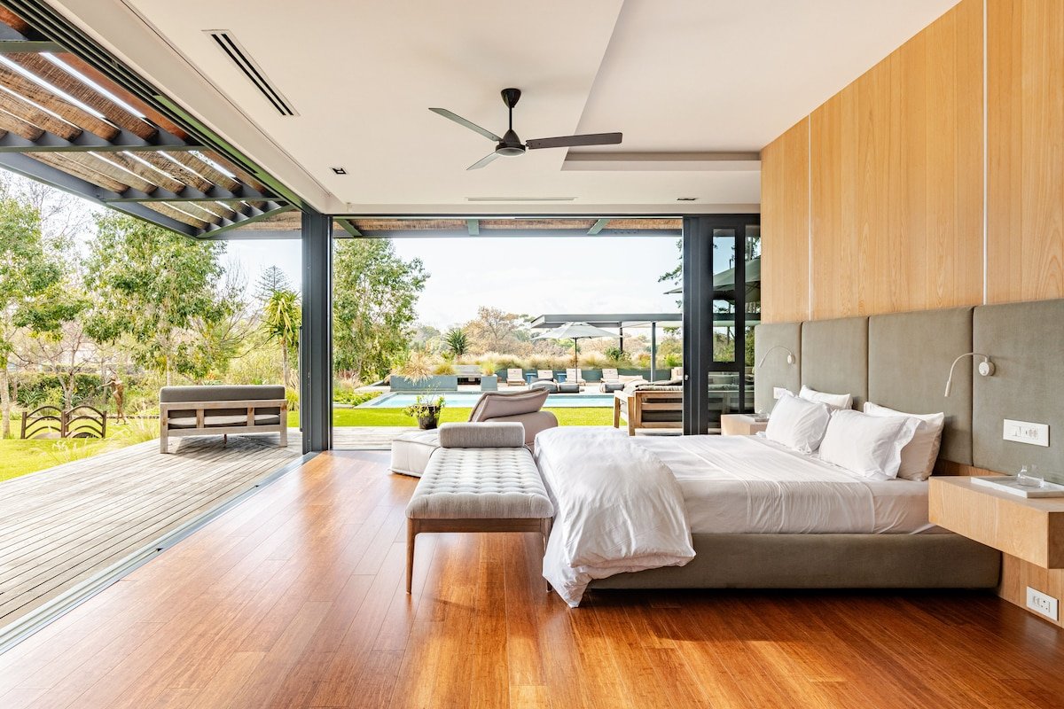 Contemporary Luxury Home in Constantia gallery image 5