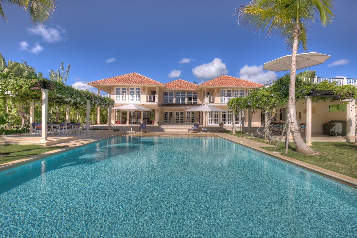 Arrecife 25 – Large villa with golf views