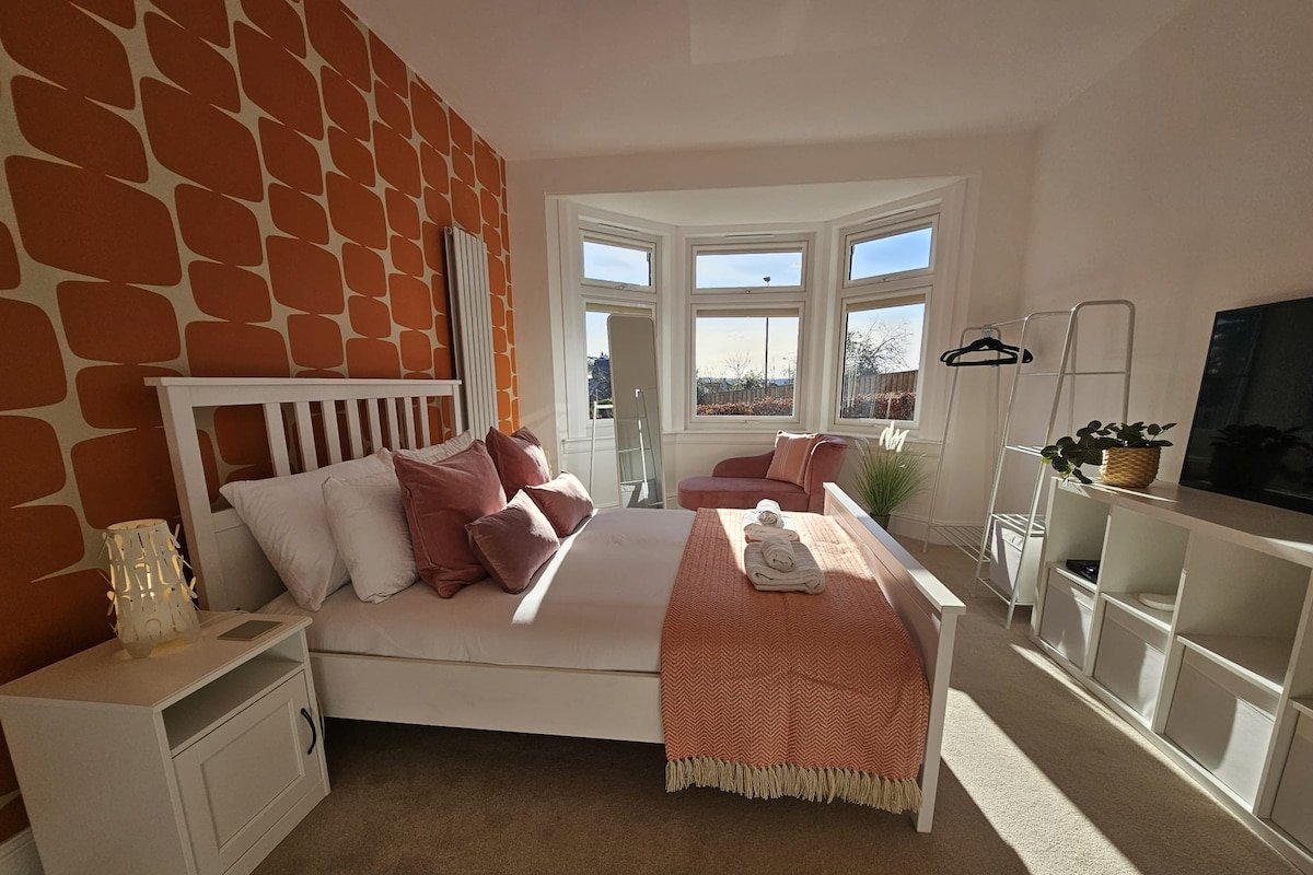 Kaimes Bright Garden Getaway gallery image 4