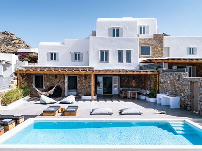 Agapi 2′ walk to the beach, by Red Windmill Villas