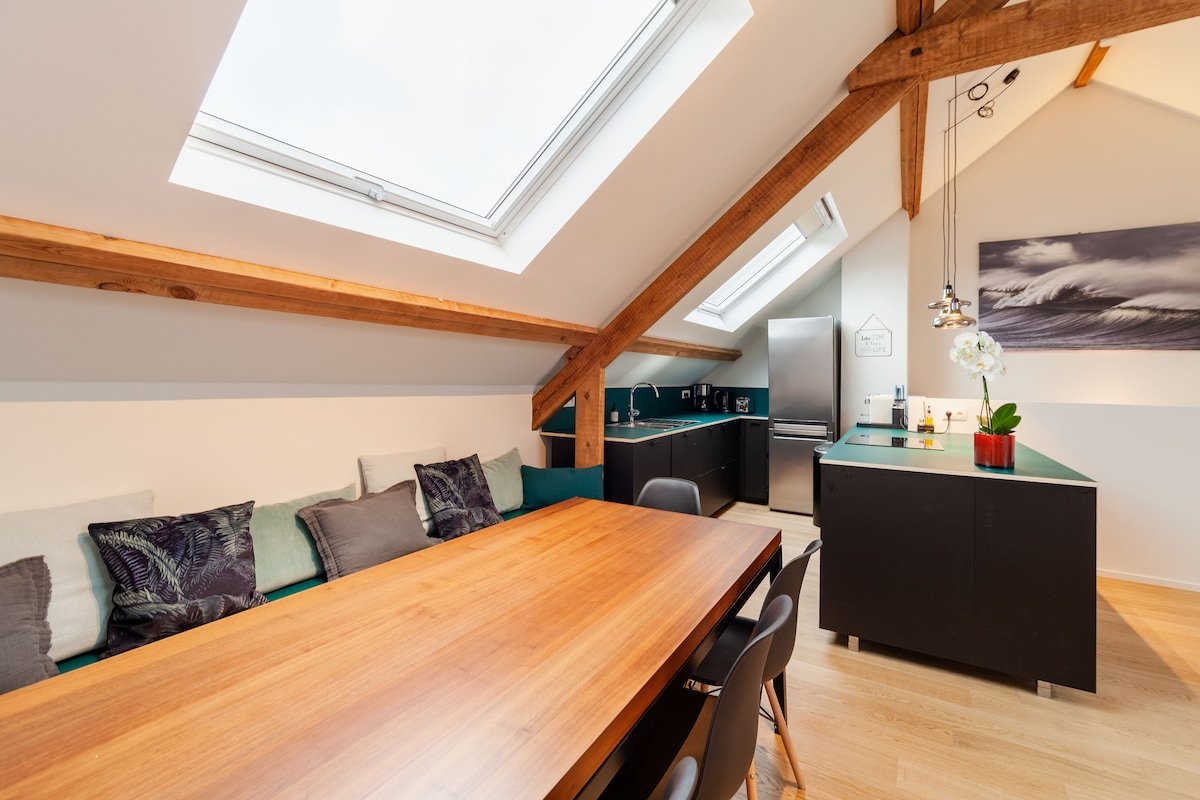 Fully renovated 3 bedroom duplex near the forest gallery image 4