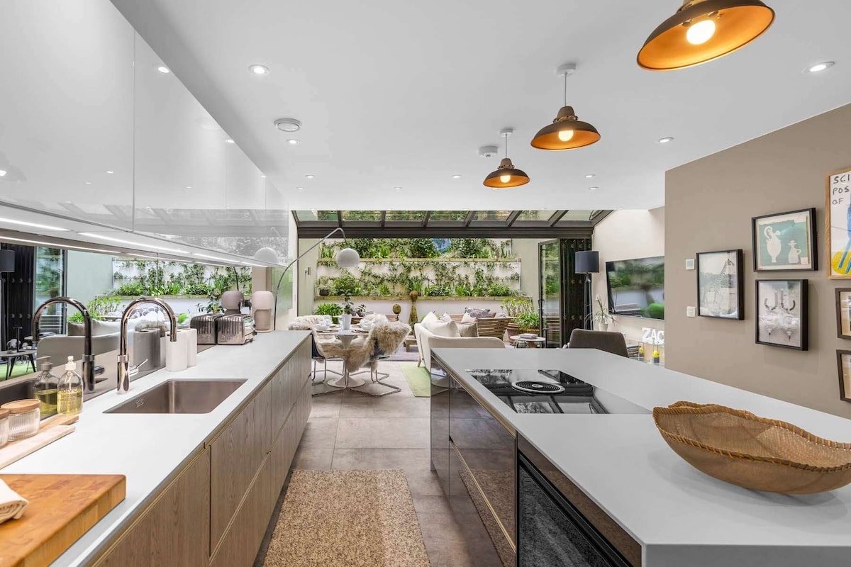 Stunning Mews House gallery image 3