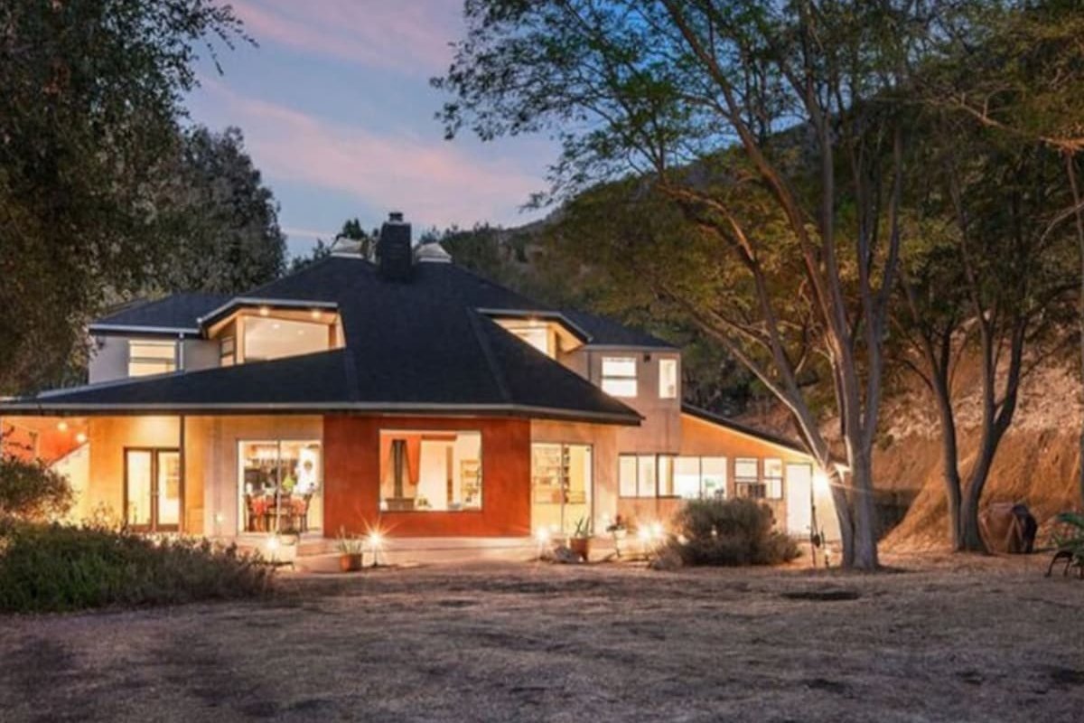 The Mod House – Home with Mountain VIEWS gallery image 2