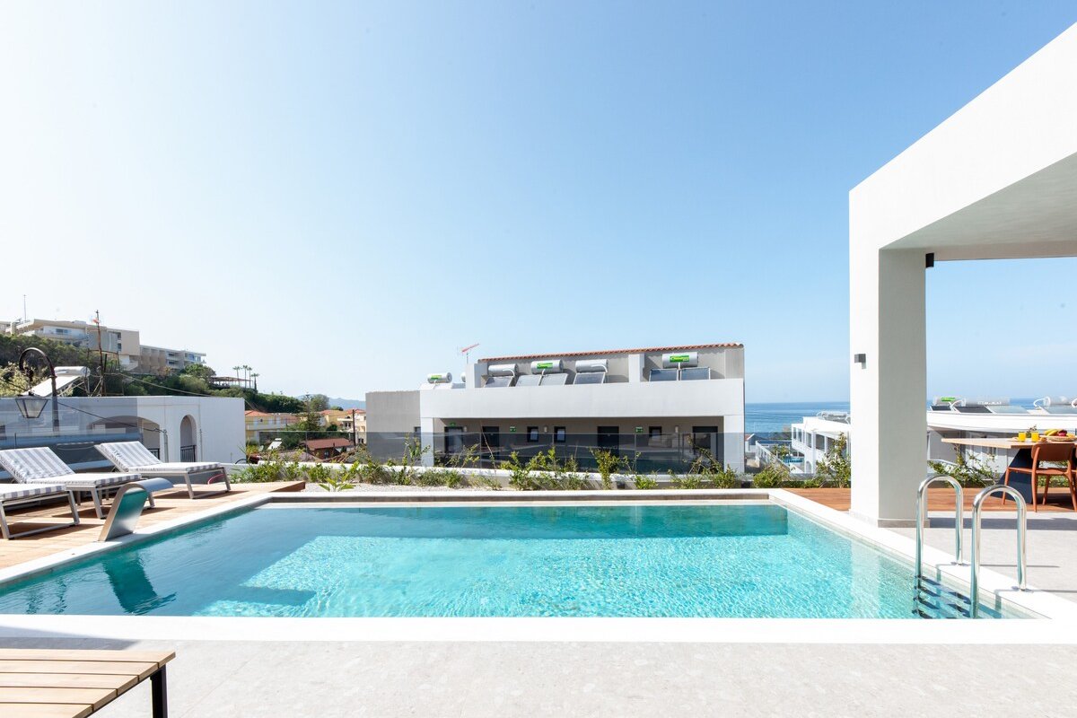 Villa Luna I 100m to Sea & Free* Heated pool gallery image 5
