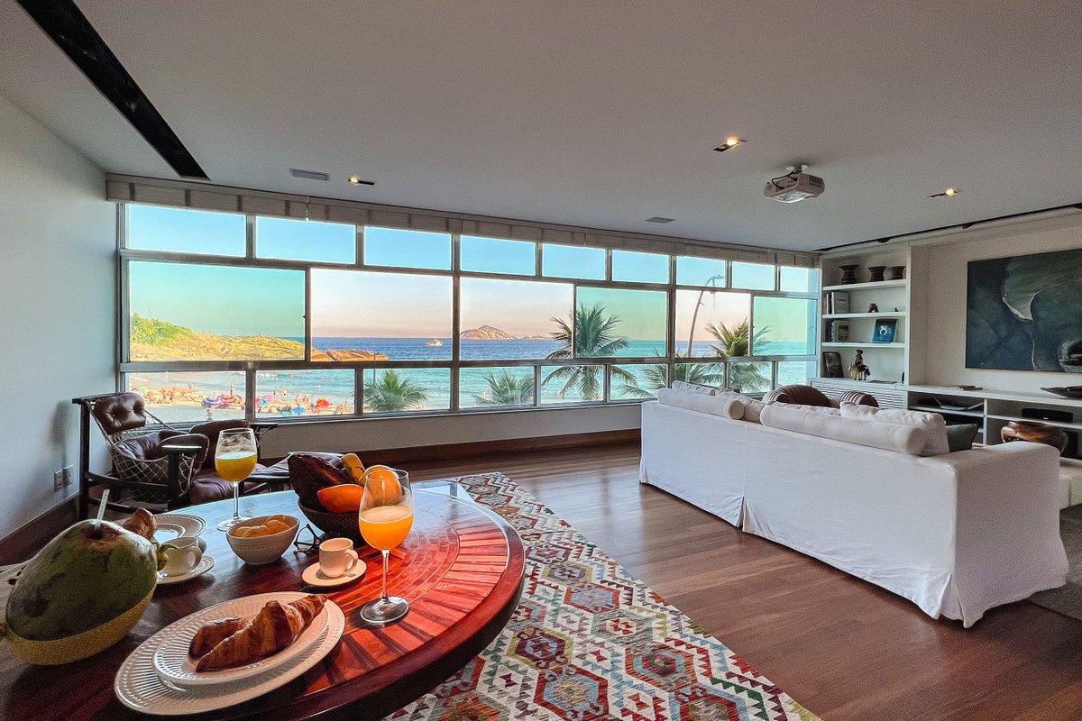 Apartment with sea view in Arpoador