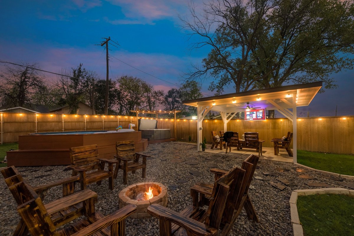 Rodeo Drive – Luxury! Hot tub, Pool, Fire Pit gallery image 3