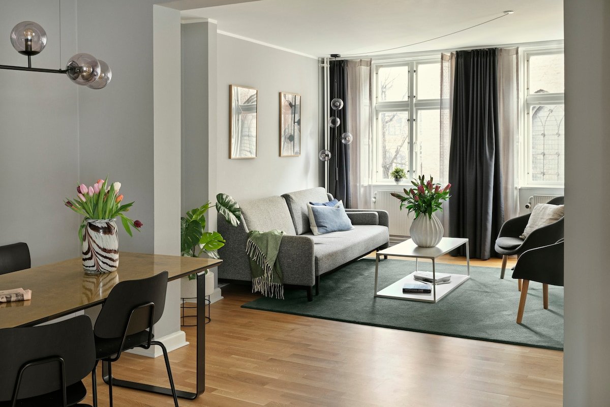 Spacious Two-Bedroom Apartment for 6 gallery image 2