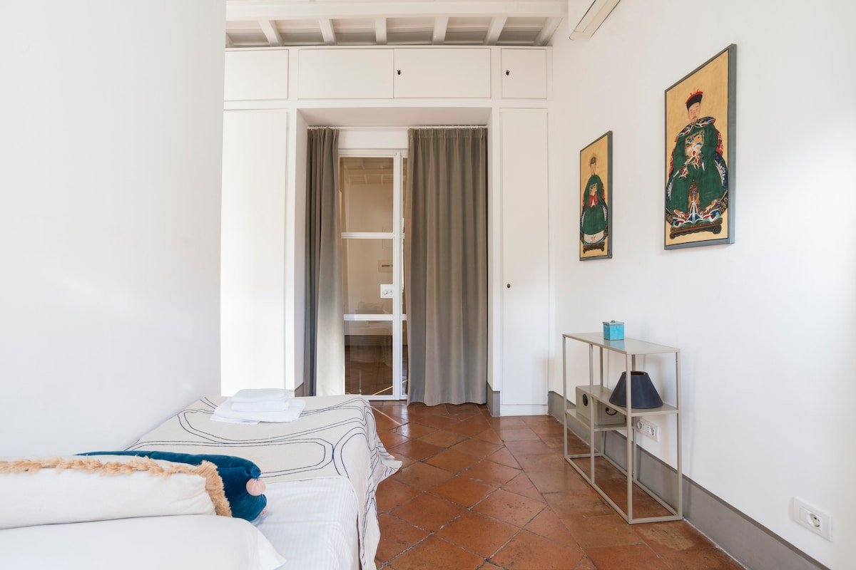 Campo de Fiori stylish apartment gallery image 4