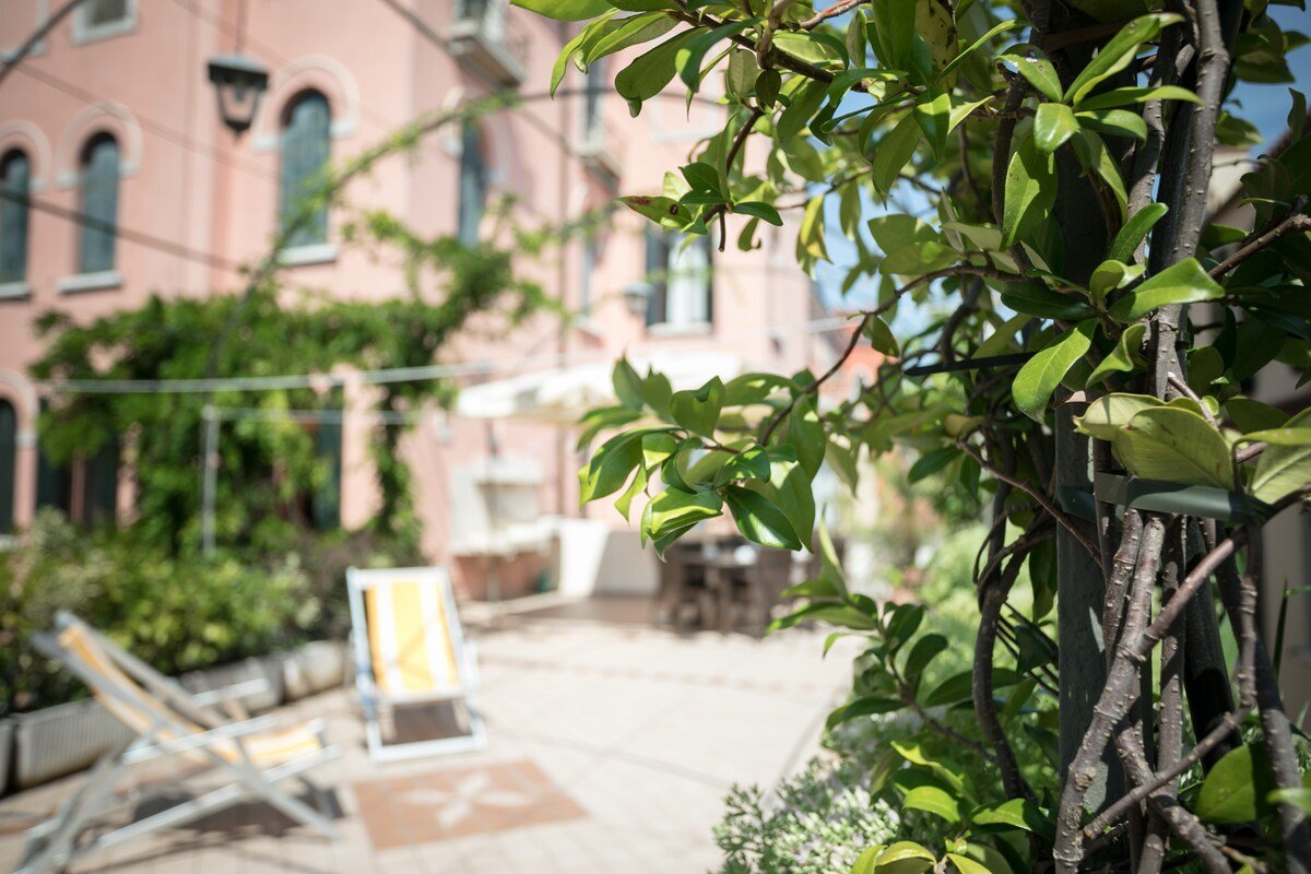 BARBARIA huge TERRACE in Castello! gallery image 2