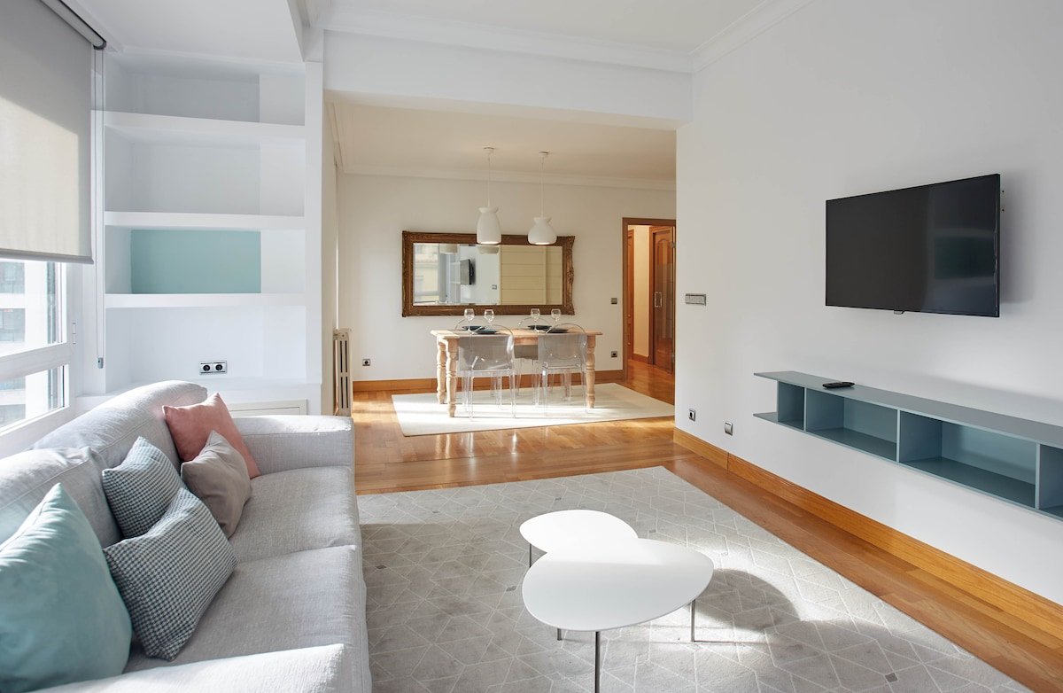 LUXURIOUS and ECLECTIC APARTMENT in Zurriola Beach gallery image 4