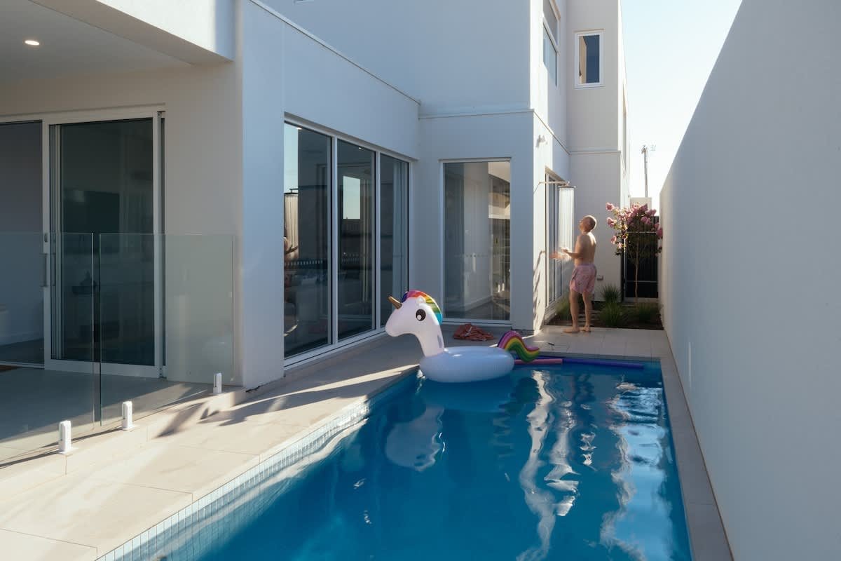 Seascape: Aldinga Esplanade – Pool, NobleBNB