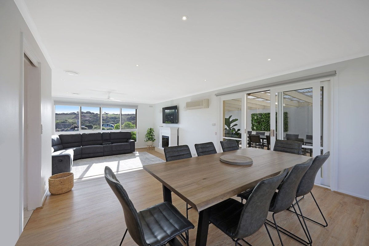 Logans Beach Apartments – The Beach House gallery image 3