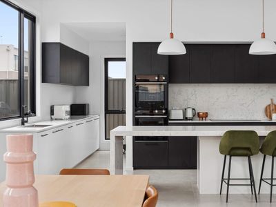 Luxe Coastal Retreat with Heated Pool / Sleeps 10