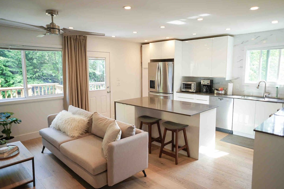 Iconic Commercial Drive: Steps to Skytrain & Fun! gallery image 5