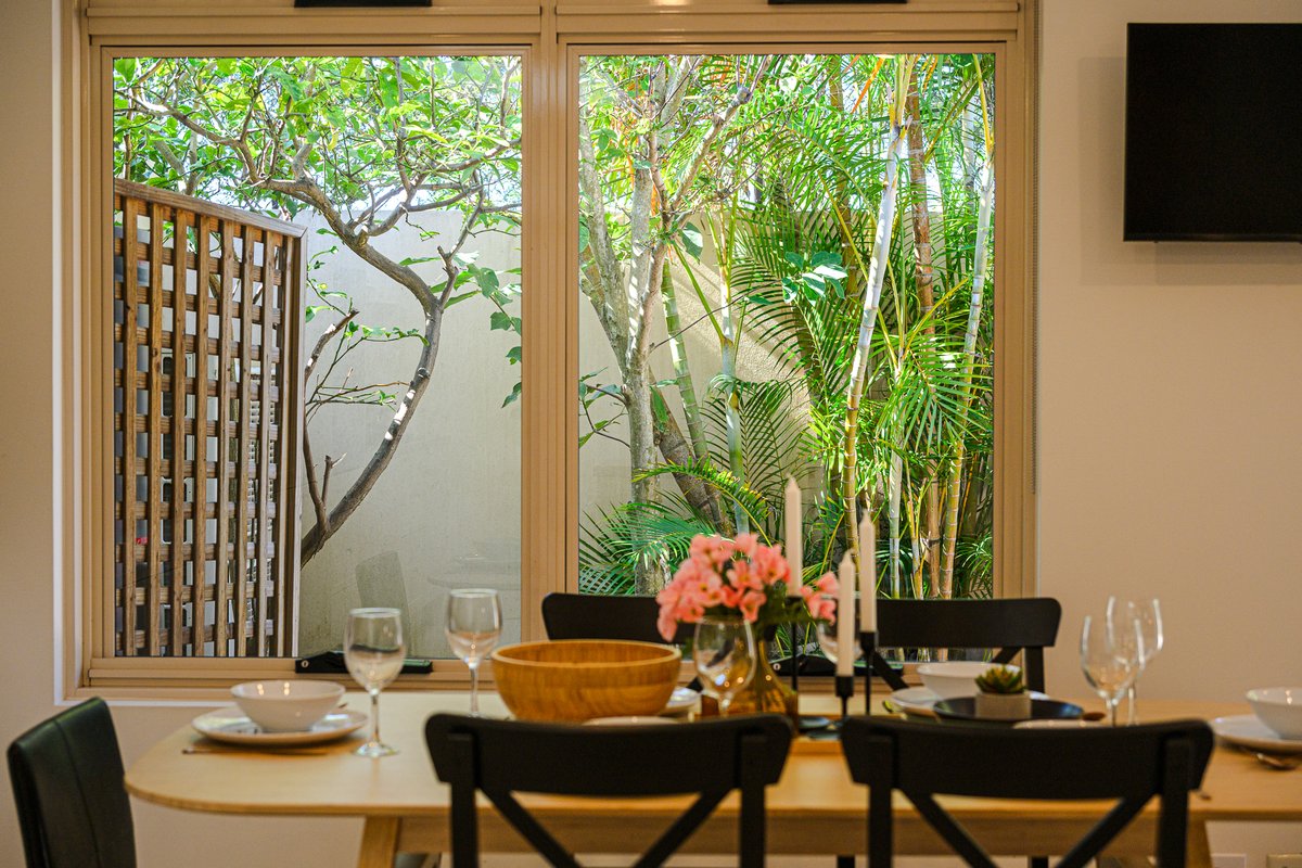 Secret Garden/North Sydney/Walk to Metro & Train