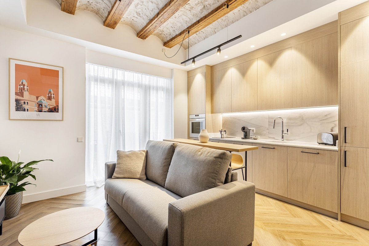 N5. Cosy Two Bedroom Apartment in City Center. gallery image 4